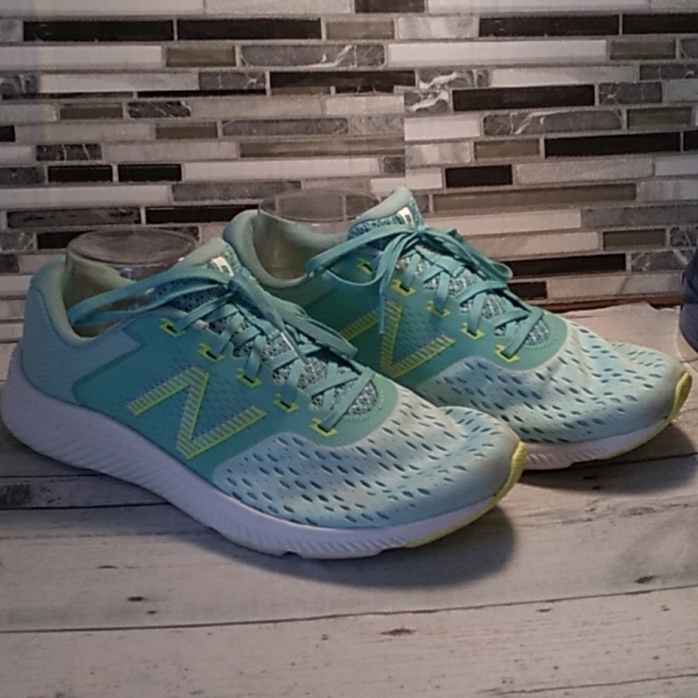New Balance mint green 10